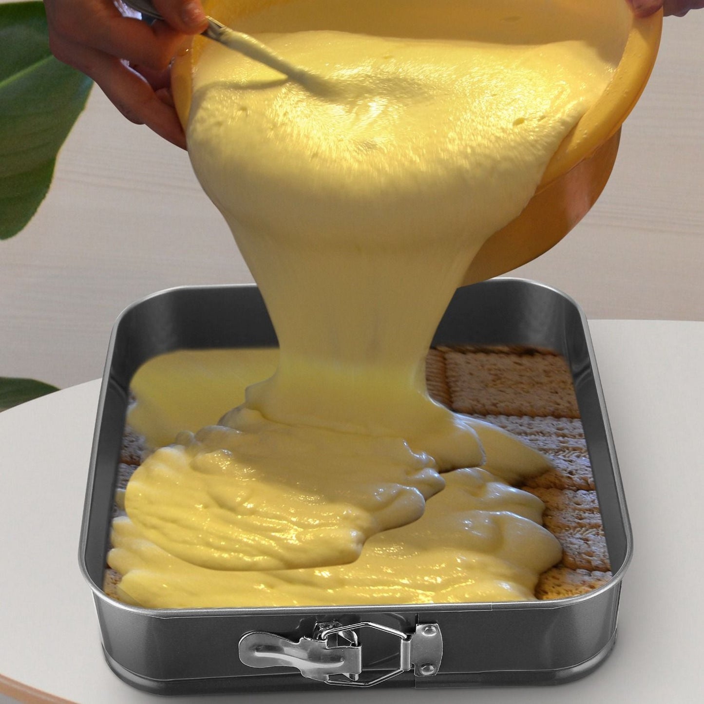 Non Stick Springform Cake Pan Leakproof 9in 10in 11in Bakeware Pan with Removable Bottom 3Pcs Per Set